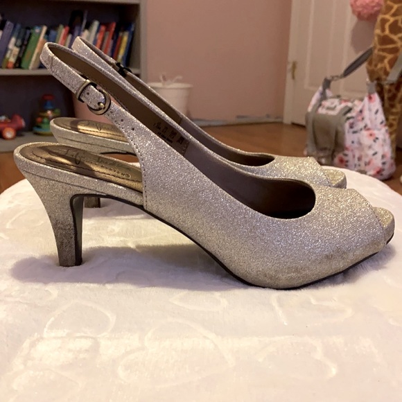 Heels. - Picture 2 of 2
